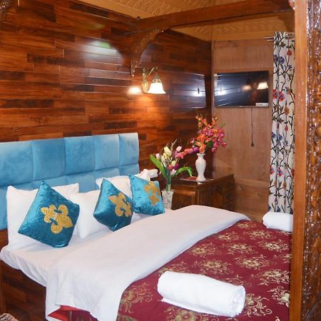 New Lakes Crown Group Of Houseboats Srīnagar Esterno foto