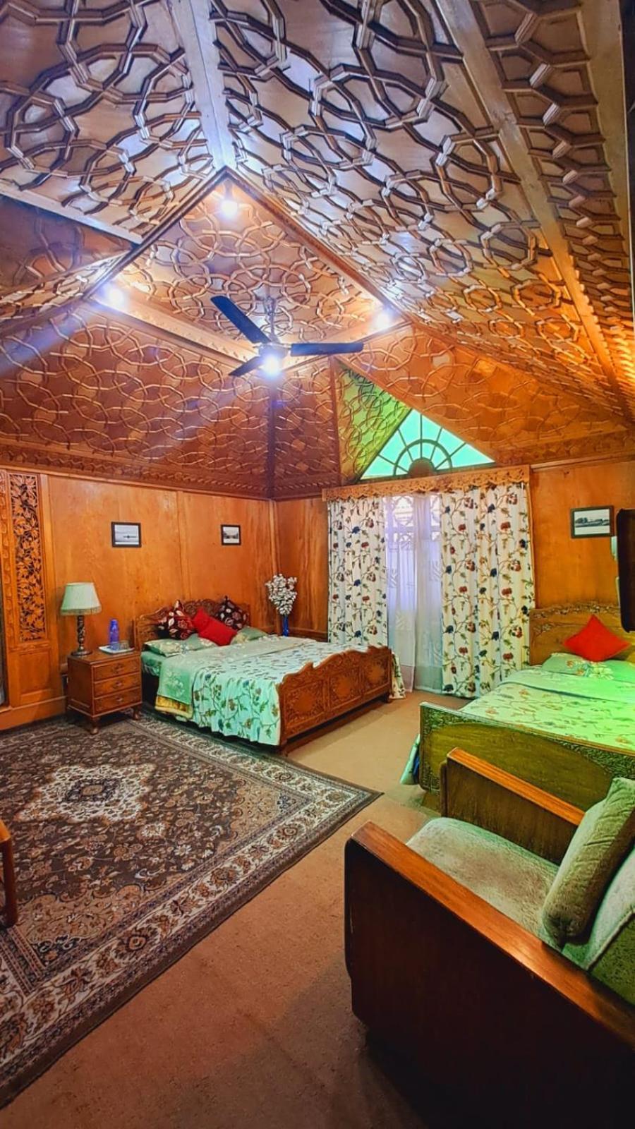 New Lakes Crown Group Of Houseboats Srīnagar Esterno foto