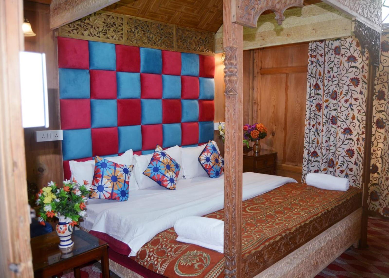 New Lakes Crown Group Of Houseboats Srīnagar Esterno foto